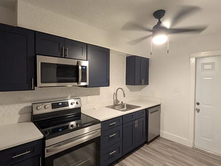 614 Pear St — Photo 1