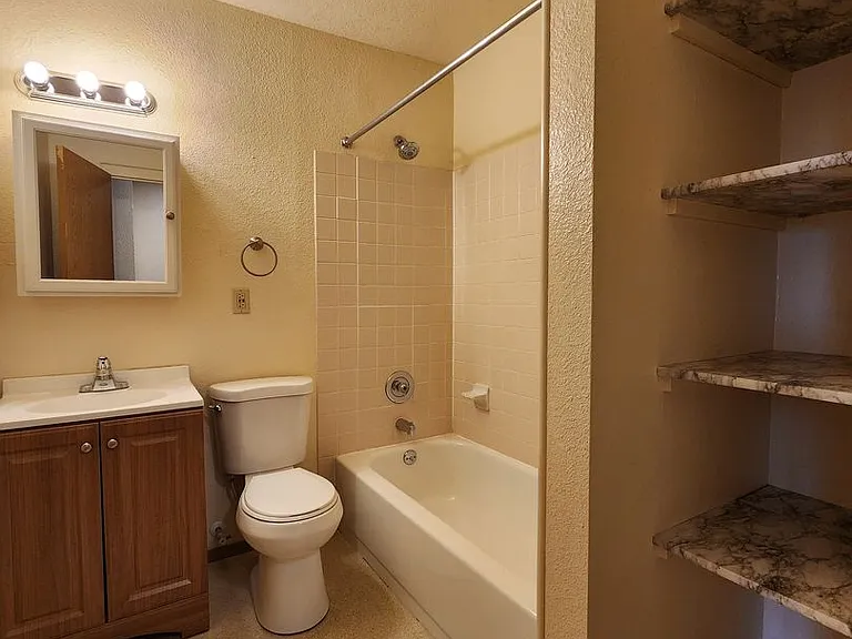 Florence Apartments — Photo 15