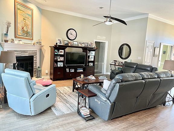 Main Living Room|Den