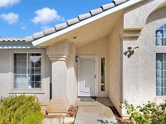 5th image of 8951 Avocado Ave