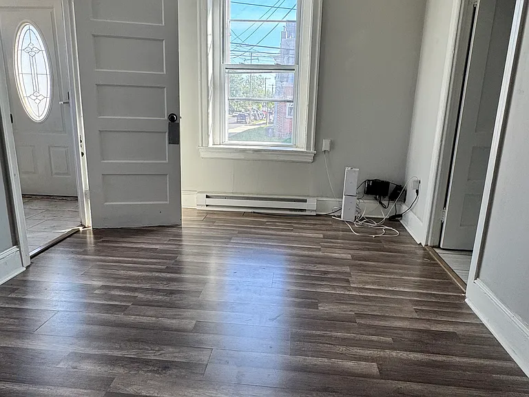 551-53 Hellerman St #1F — Photo 12