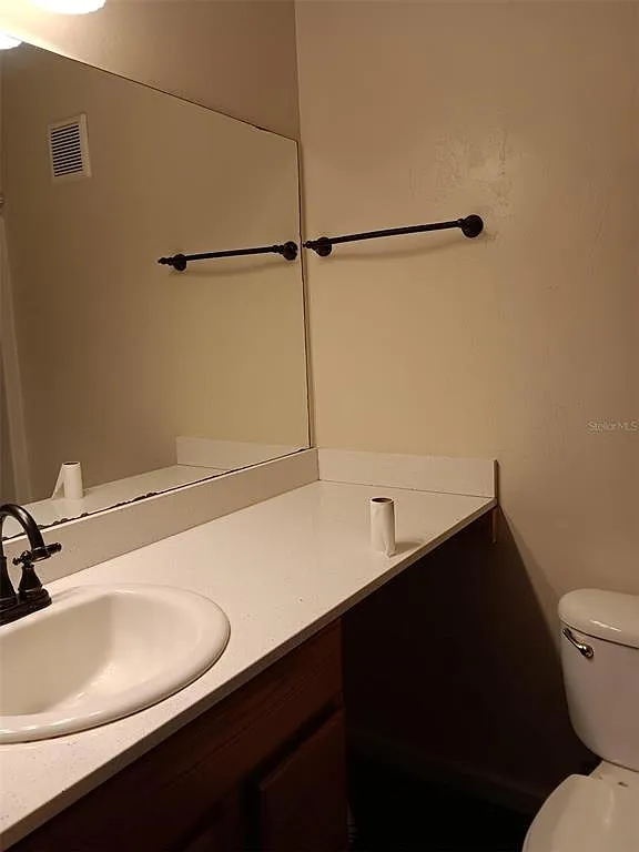 4 bed, 4.0 bath, 1177 sqft, $2,000 — Photo 3