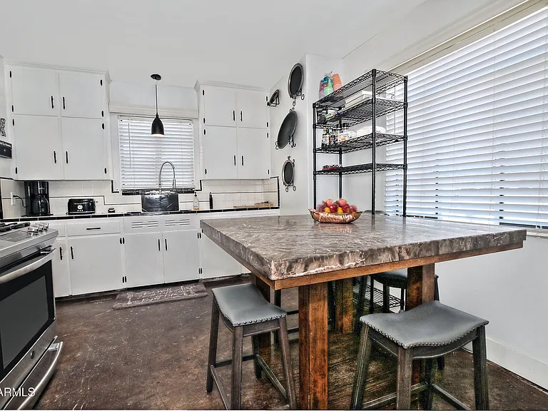 1923 W Earll Dr — Photo 13