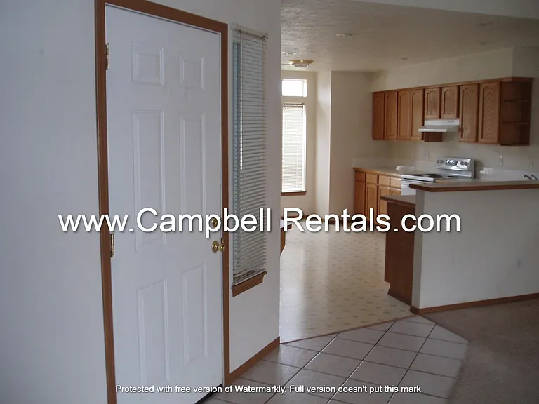 5816 S Thistle Ln — Photo 4