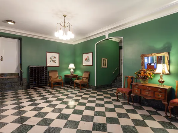 179 East 79th Street 4C image 11 of 12