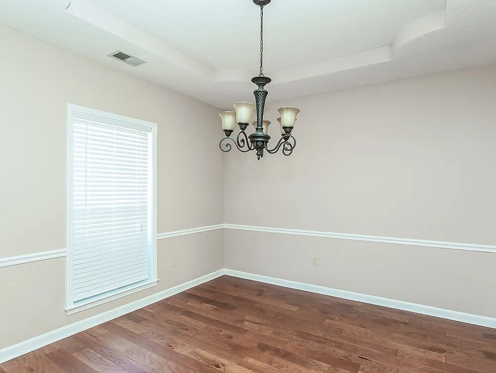 5 bed, 3.0 bath, 2333 sqft, $3,140 — Photo 3