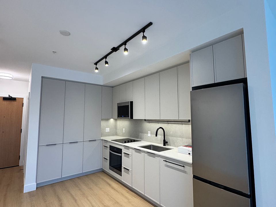1st image of 3055 Murray St #51