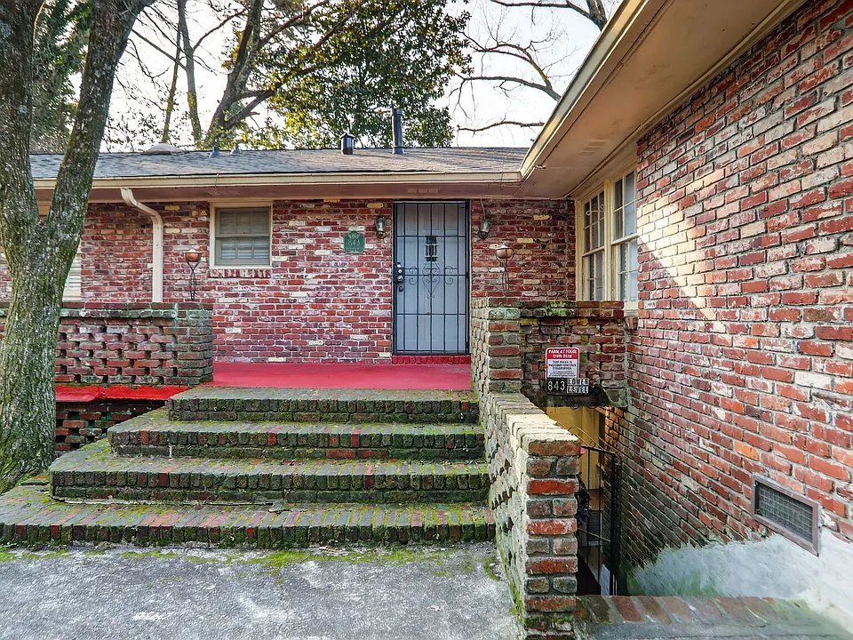 843 Artwood Rd NE