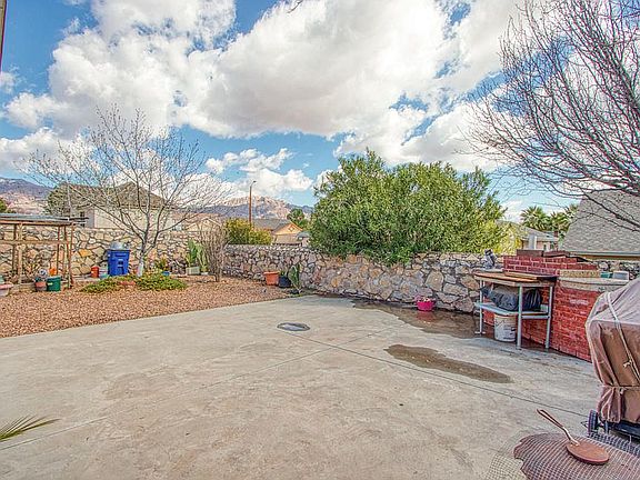 3rd image of 7068 Luz De Espejo Dr