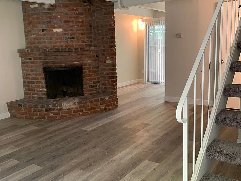 2708 C St #10 — Photo 5