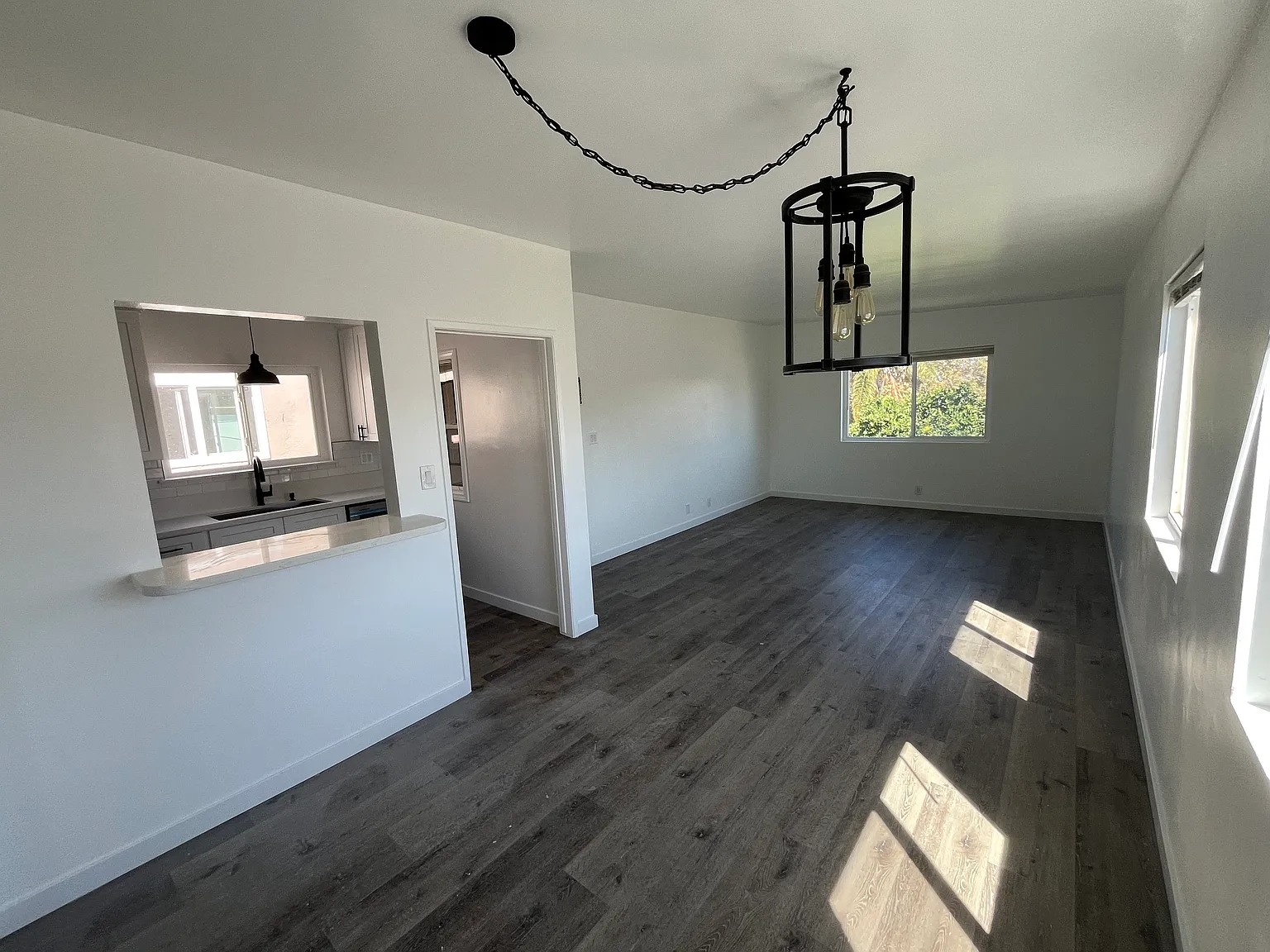2 bed, 950 sqft, $3,195 — Photo 3