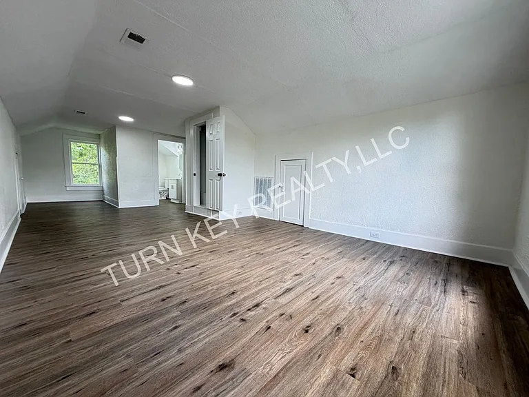 1225 Ford Ave — Photo 13