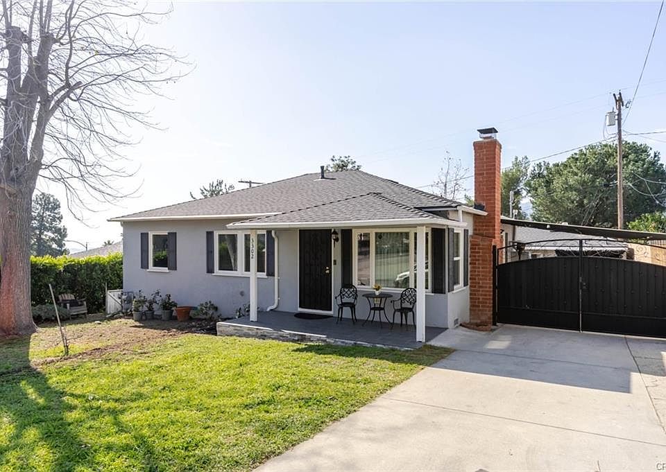 1st image of 3304 Paraiso Way