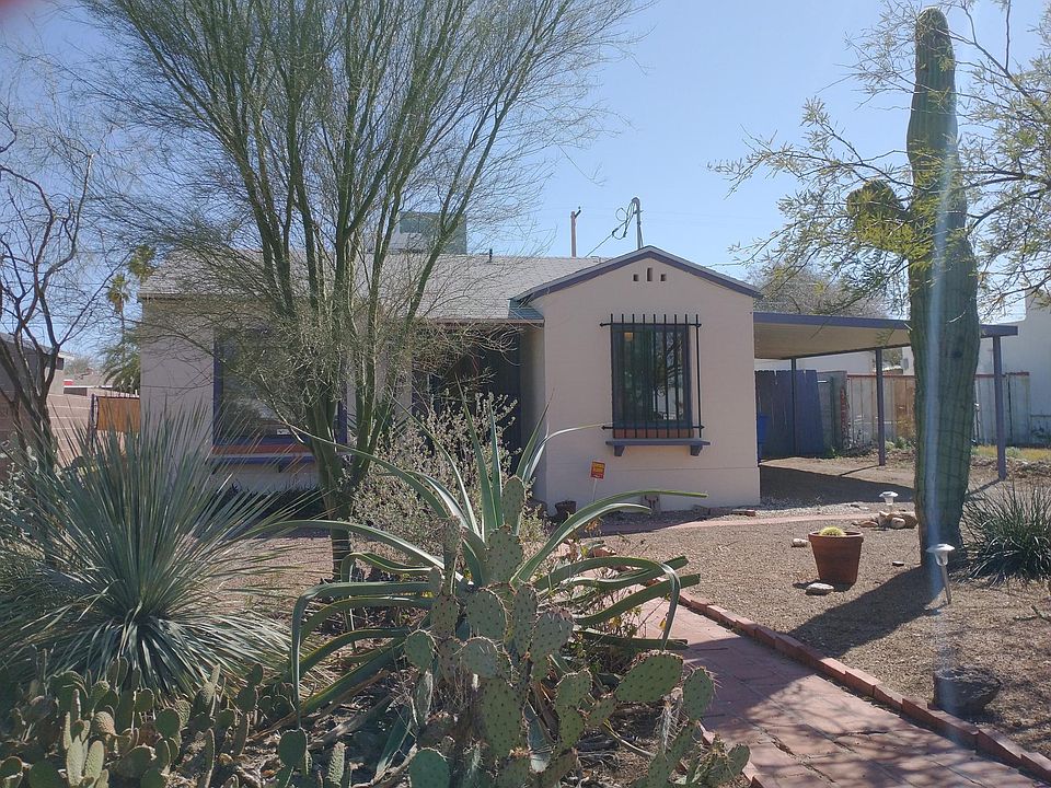 Street view to front of home