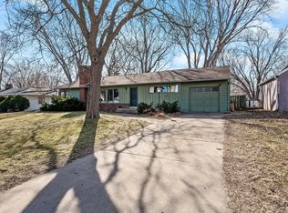 1186 Burke Ave W, Roseville, MN 55113