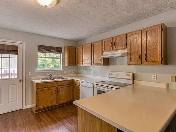 5th image of 2931 Broad St APT 109