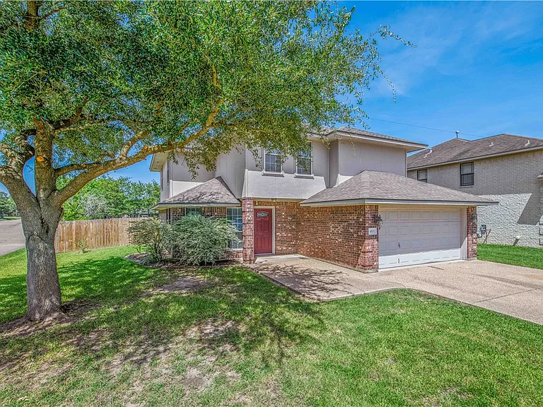 4101 Hunter Creek Dr — Photo 2