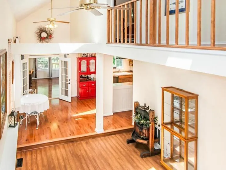 Living room vaulted ceilings
