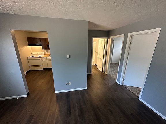 3rd image of 3501 Elm St #5