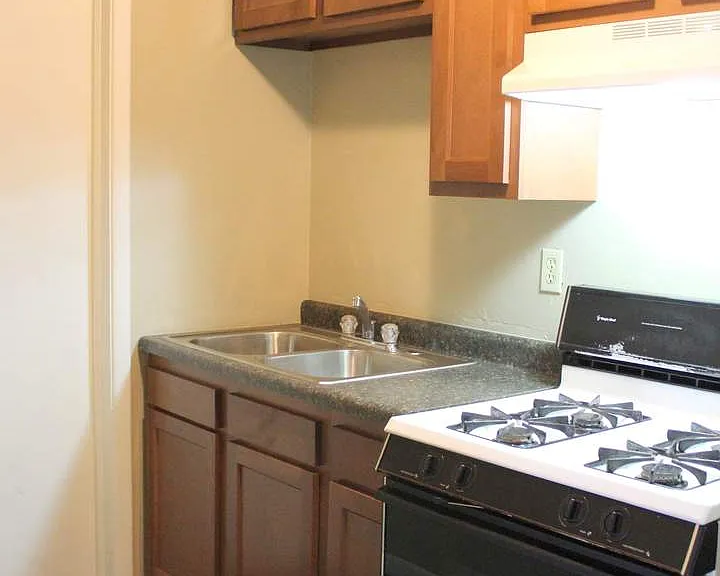 476 Herschel St. — Photo 12