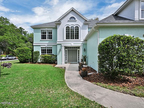 3rd image of 12862 LA COSTA Court