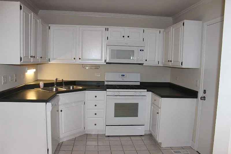 2 bed, 1.5 bath, 1250 sqft, $2,400 — Photo 3