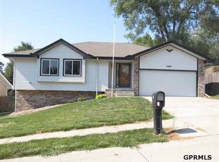 5266 Southern Manor Dr, Omaha, NE 68117