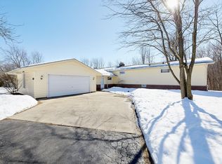 3731 Turnwood Dr, Richfield, WI 53076