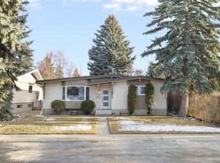 3511 Lakeside Cres SW, Calgary, AB T3E 6A7