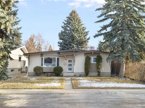 3511 Lakeside Cres SW, Calgary, AB T3E 6A7