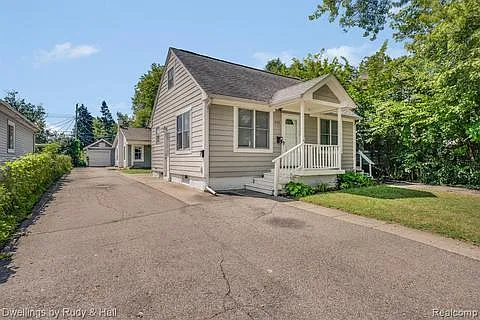 933 Boston Ave #2