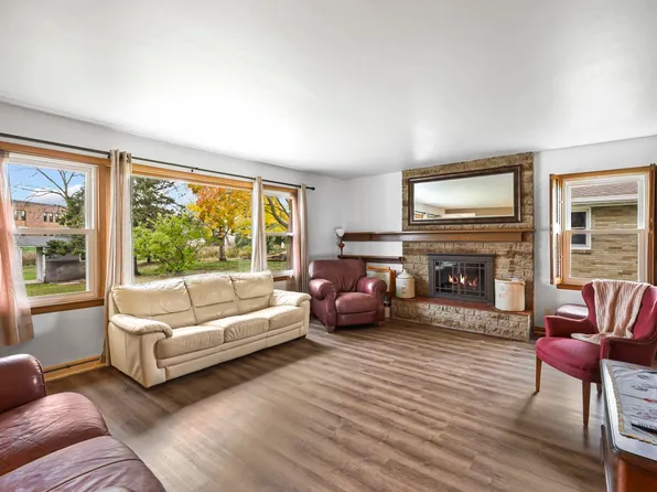 210 Pleasant Dr, Waunakee, WI 53597