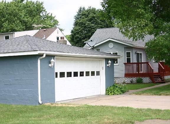 4th image of 2676 15th Ave E