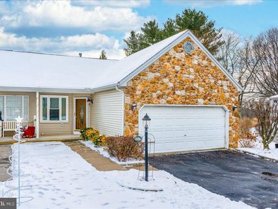 82 Cemetery Ave, Stewartstown, PA, 17363