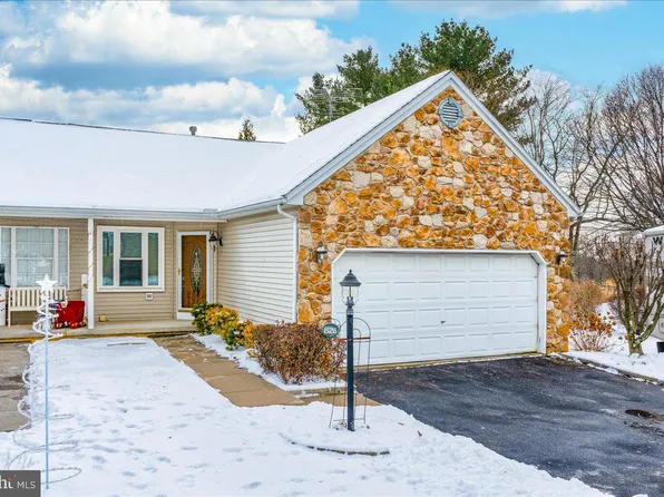 82 Cemetery Ave, Stewartstown, PA 17363