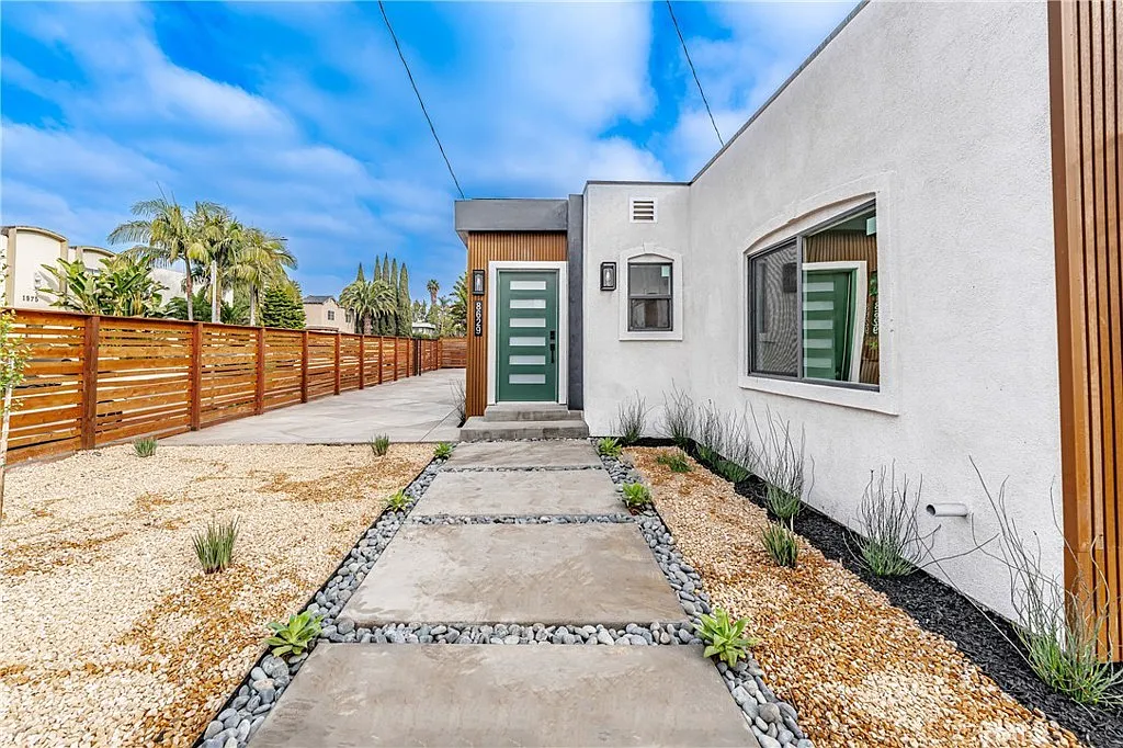 3 bed, 1000 sqft, $5,500 — Photo 1