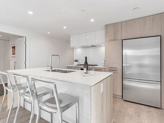 5th image of 680 Seylynn Cres #1006