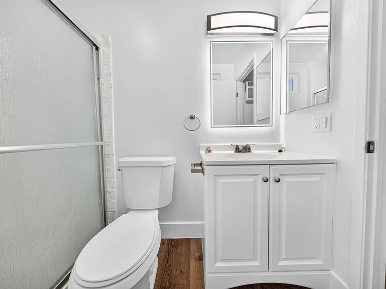 20353 Saticoy St — Photo 37