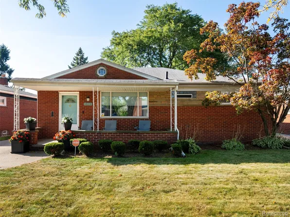 16114 Sprenger Ave, Eastpointe, MI 48021