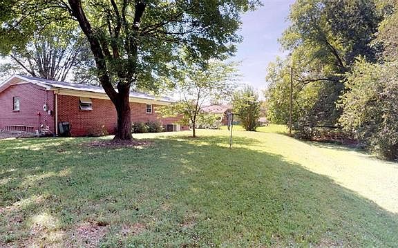 3rd image of 2140 23rd Street Dr SE
