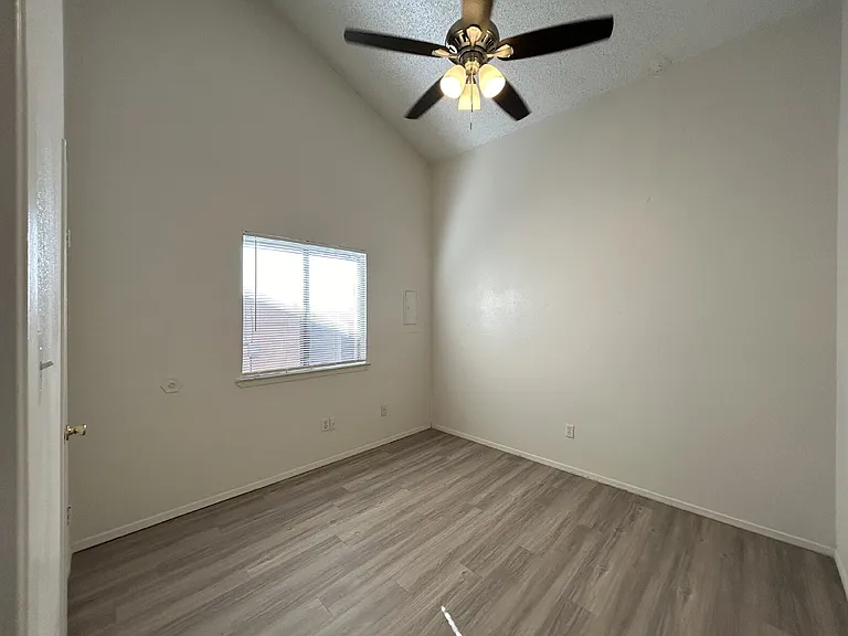 125 N Troy Ave #A — Photo 5