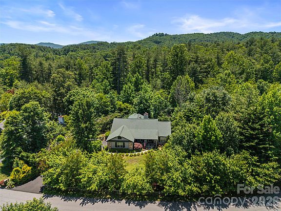 3rd image of 9 Tall Pines Rd