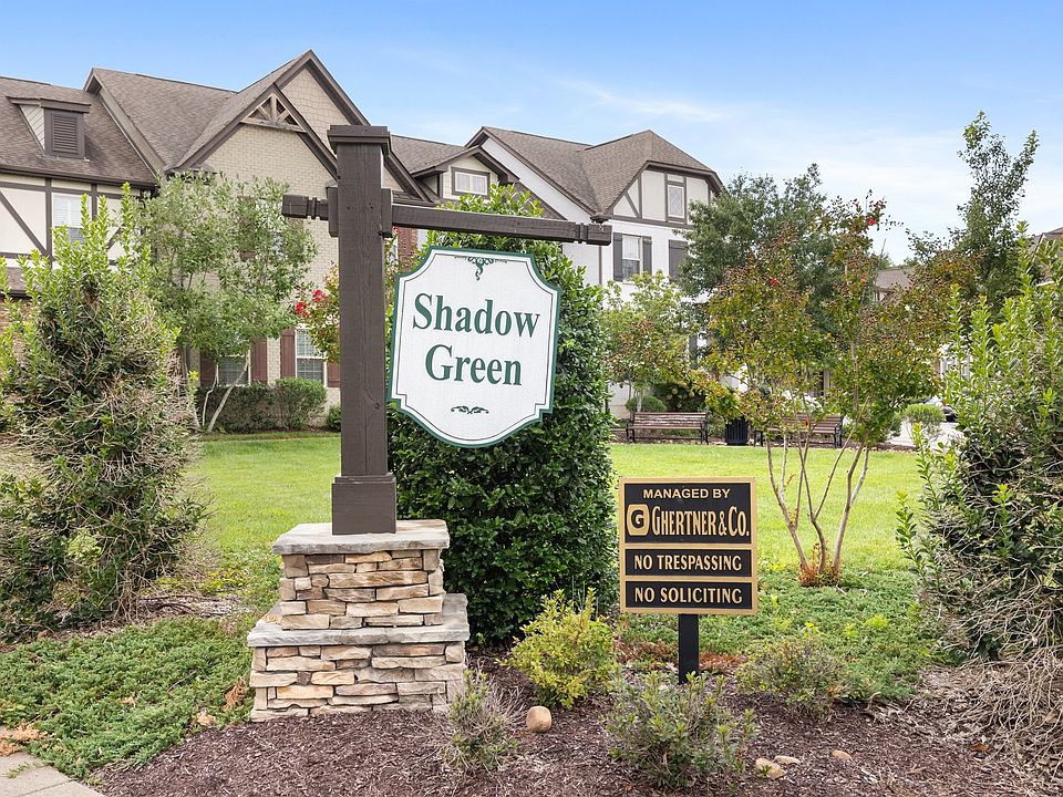 2nd image of 525 Vintage Green Ln