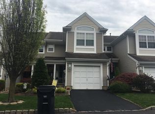 1305 Eagles Nest Ct, Stewartsville, NJ 08886