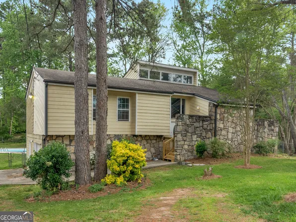 915 Strawberry Ct, Ellenwood, GA 30294