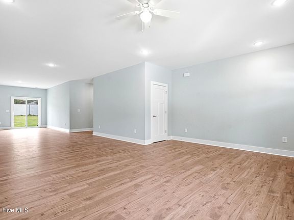 3rd image of 186 Cherry Road