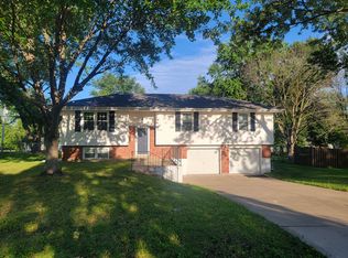 10706 N McGee St, Kansas City, MO 64155