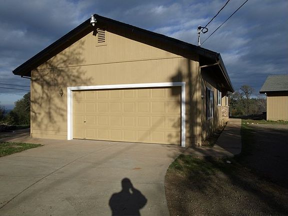 Attached Garage