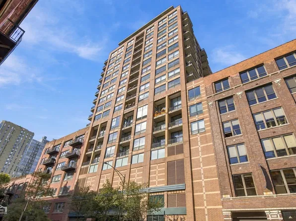 400 W Ontario St APT 707, Chicago, IL 60654