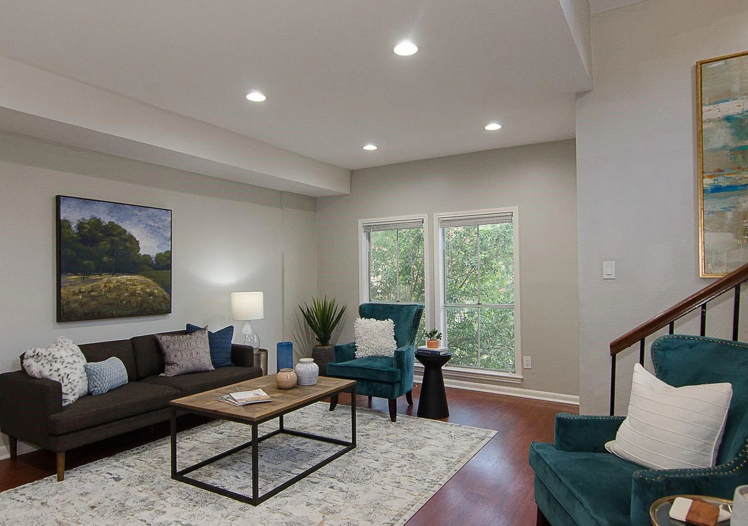 3 bed, 2.0 bath, 1064 sqft, $2,400 — Photo 4